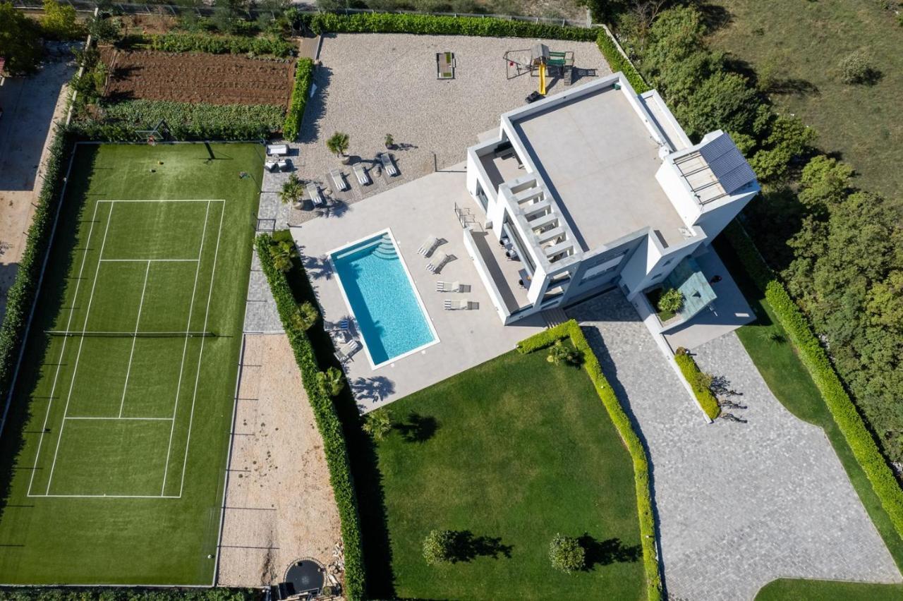Marijeta Exclusive 5 Star With 50sqm Private Pool, 6 Bedrooms And Playroom