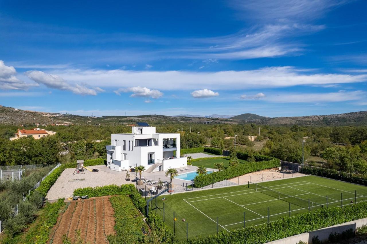 Marijeta Exclusive 5 Star With 50sqm Private Pool, 6 Bedrooms And Playroom Split